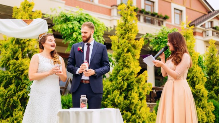 Woman Says Her Sister’s Maid of Honor Mocked Her Mental Health in a Wedding Speech — Then the “Apology” Somehow Got Even Worse