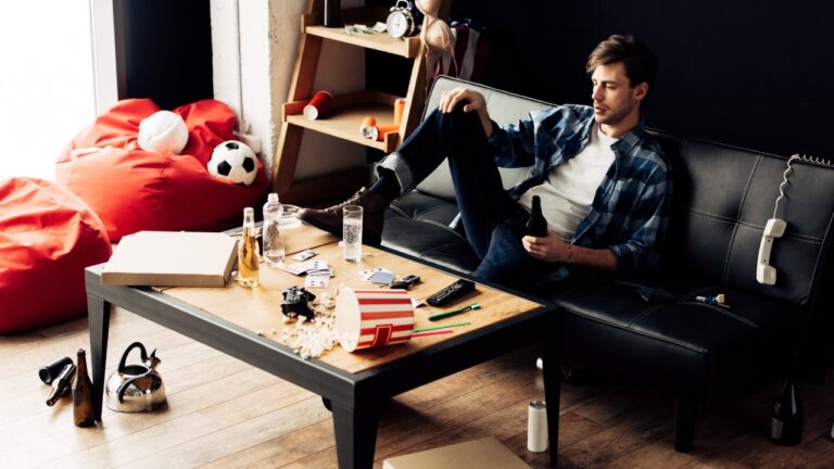 Woman Says She Came Home From a Trip and Her Roommate’s Ex Had Gone Completely Off the Rails