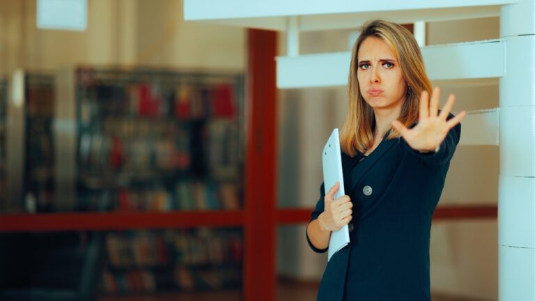 Resident Says a New Neighbor Moved In and Started Acting Like She Owned the Entire Building — Then Tried To Control Everybody’s Parking, Guests, and Front Steps