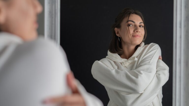 Man Says His Roommate Kept Wearing the Hoodies He’d Sweated Through at the Gym — and Then Admitted the Real Reason She Wouldn’t Stop