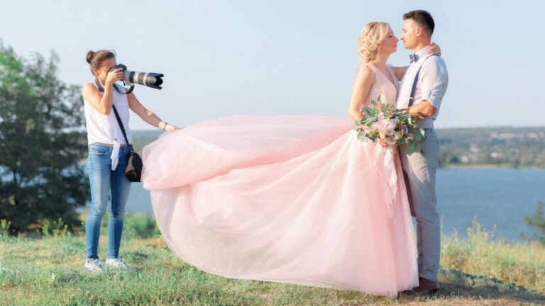 Photographer Says She Deleted a Couple’s Wedding Photos After Being Treated Like “Free Labor” — and the Update Completely Changed How It Ended