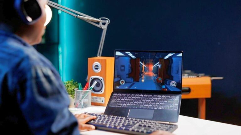 Dad says his ex let their 14-year-old agree to pay $800 toward a $1,600 gaming laptop — and now he wants the whole thing sent back