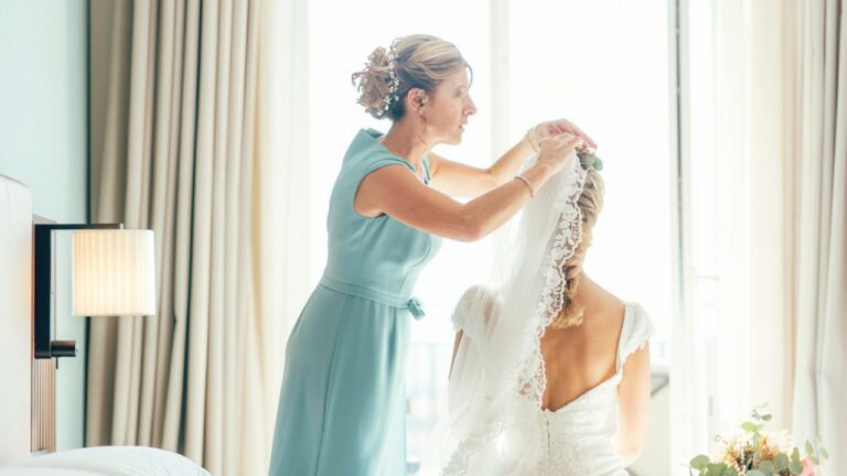Woman says her dad pretended her wedding wasn’t happening — and then got himself uninvited after secretly buying his wife a plane ticket just so she could ambush the bride’s mother before the ceremony