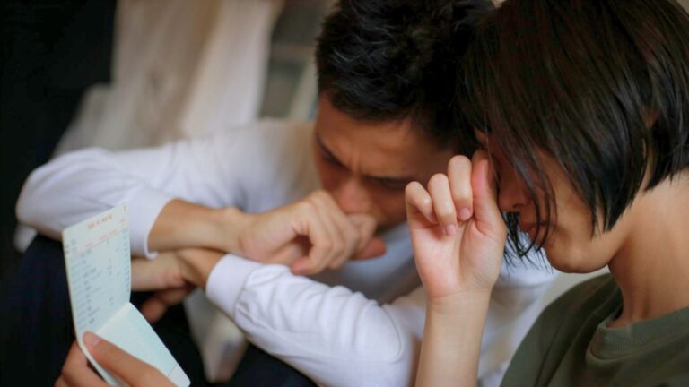 Woman says she found a note hidden in her boyfriend’s apartment from his ex warning her about his habits — and a year later they were still together after the note forced a conversation neither of them had been having honestly