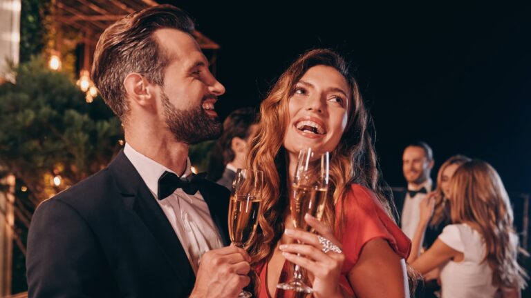 Woman says her boyfriend lied about not getting a plus-one to a wedding — and months later she found out he already had another “girlfriend” there