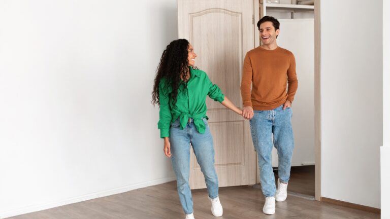 Woman says her roommates kept bringing random men into the apartment at 1 and 2 in the morning — and after one drunken guest started pounding on her bedroom door, she grabbed her things and left