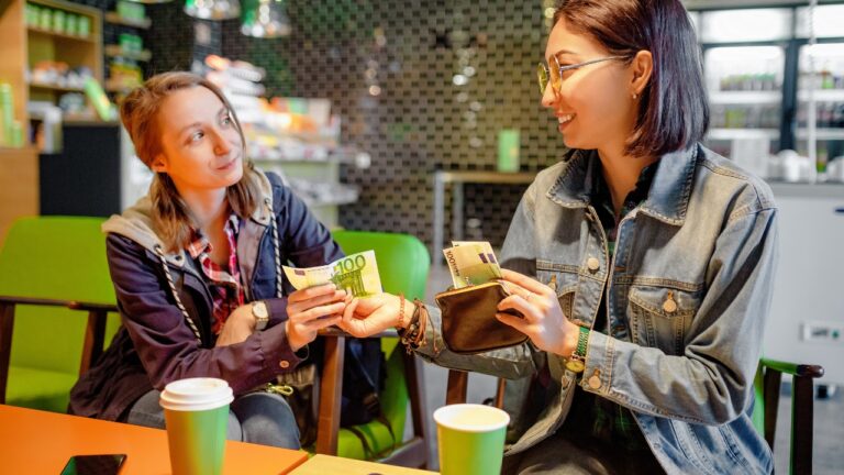 Woman Says She Let a Friend Borrow Money — Then Watched Them Spend Freely Like Nothing Was Owed