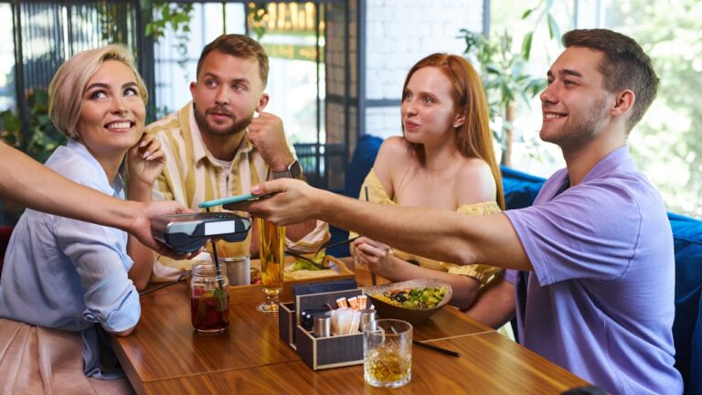 Man Says He Covered the Bill for Dinner — Then Found Out Everyone Else Had Already Paid Their Own Way