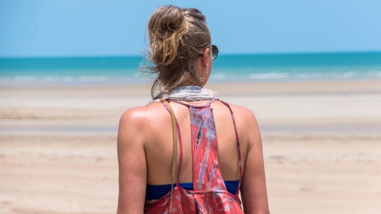 Worker says a pregnant coworker told her she should cancel her vacation because “single people don’t need holidays” — and the complaint to HR ended with an apology, backlash, and a resignation