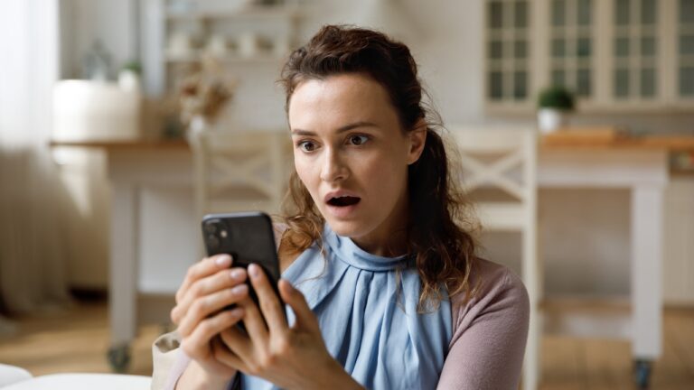 Woman says her fiancé’s sister went through her phone, found messages about his cheating and gaslighting, and somehow she ended up being the one apologizing