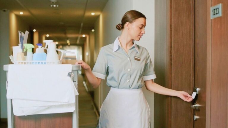 Housekeepers Assumed Guest Checked Out — Then the Room Was Cleared During a Five-Night Stay