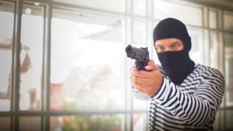 McDonald’s Manager Says She Was Held Hostage and Robbed at Gunpoint — Then Found Out the Panic Button Didn’t Work
