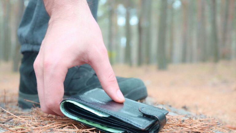 Man Says His Lost Wallet Was Found by Someone Demanding Money