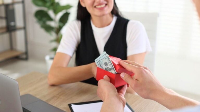 Coworker Thought She Was Pregnant and Gave Her $1,000 — Then HR Asked for the Money Back