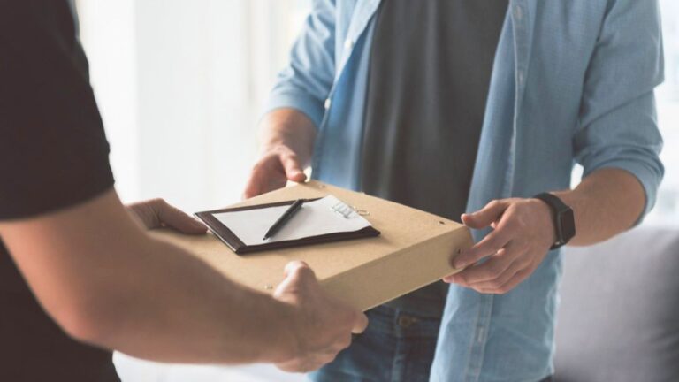 Man Says he “Received Package I Didn’t Order” – Warned It Could Be Identity Theft