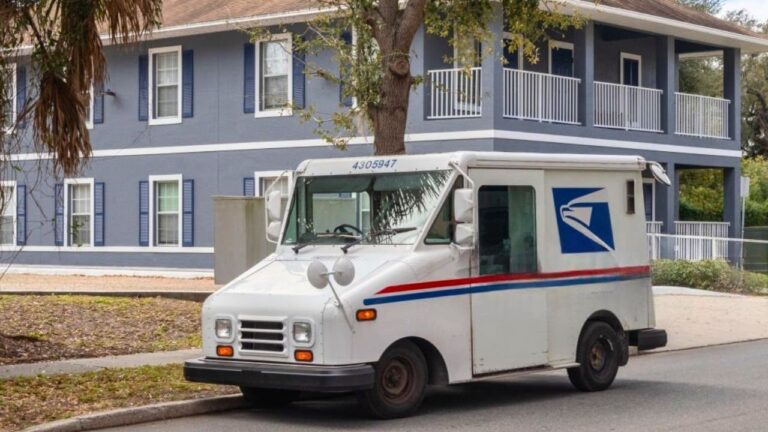 USPS Dropped the Package Next Door, Camera Showed It — Then the Neighbor Said They Knew Nothing