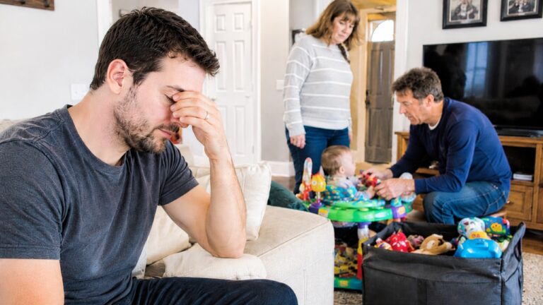 Man Says His Wife’s Family Shows Up Every Week Without Warning — Then Gets Upset When Nobody Is Home