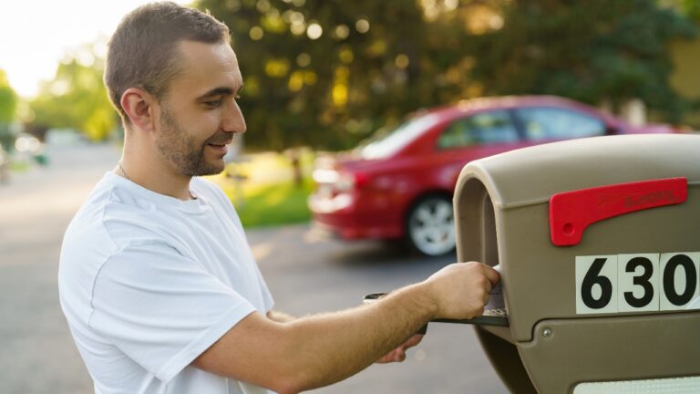 Woman Says Her Neighbor Kept Her Mail for Months — Then Sent a Letter Saying He Found It “Interesting”