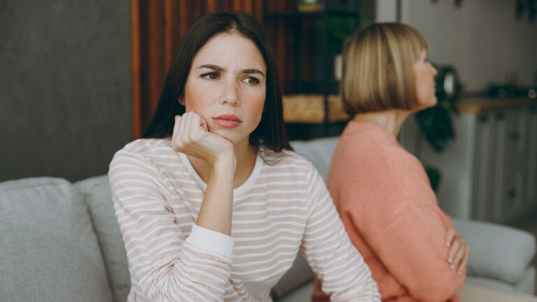 Woman Cut Off Her Sister After the Family Took the Wrong Side — Then the Update Made the Split Look Permanent