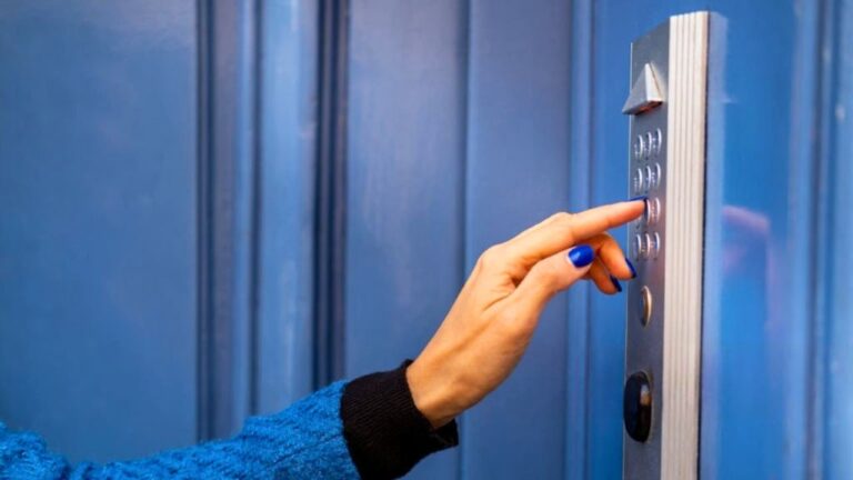 Airbnb Door Code Opened the Wrong Rental — Then the Real Guests Found a Stranger on Their Couch