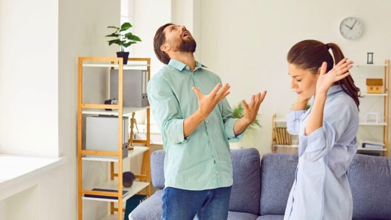 Woman Refuses To Let A Tinder Date Use Her Apartment Bathroom, Then He Acts Like She Put Him In Danger